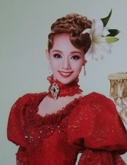 宝塚の煌びやかなヘアメイク、衣装の画像を下さい！