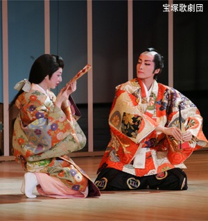 宝塚の煌びやかなヘアメイク、衣装の画像を下さい！