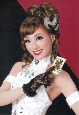 宝塚の煌びやかなヘアメイク、衣装の画像を下さい！