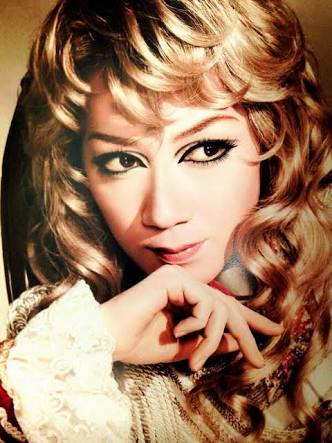 宝塚の煌びやかなヘアメイク、衣装の画像を下さい！