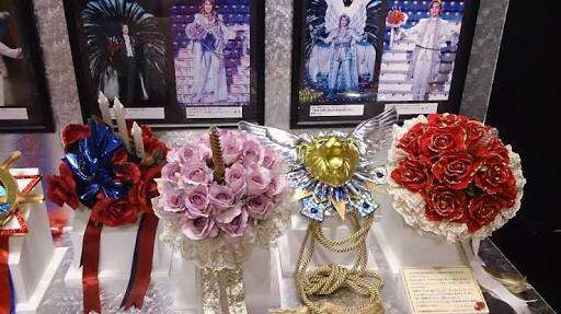 宝塚の煌びやかなヘアメイク、衣装の画像を下さい！