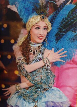 宝塚の煌びやかなヘアメイク、衣装の画像を下さい！