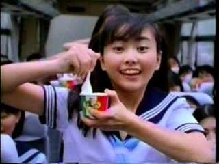 1980年代生まれの人が幼少期や10代の時に好きだった物を懐かしむトピ