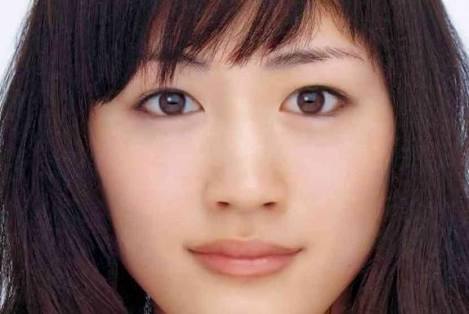 奥二重のアイシャドー