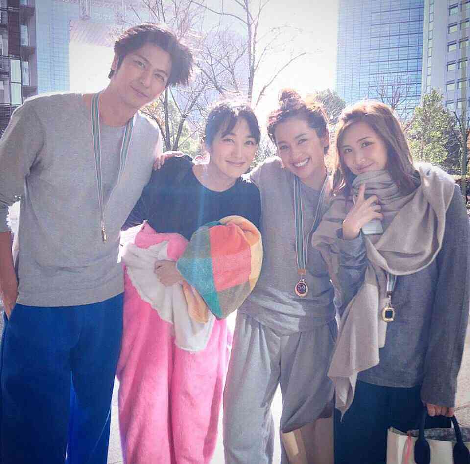 朝起きたら隣で寝ててほしい有名人は誰ですか？