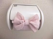 トイレットペーパーが三角折になっています