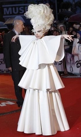 奇抜な服の画像を貼るトピ
