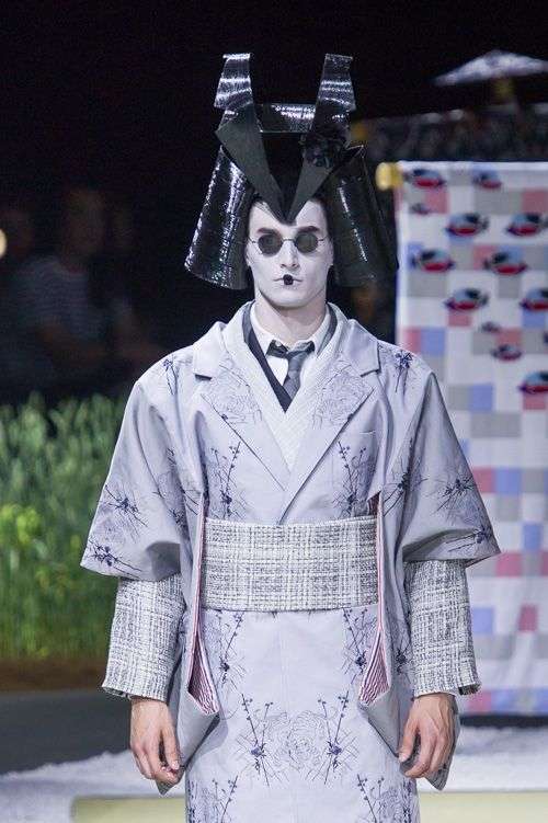 奇抜な服の画像を貼るトピ