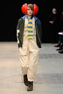 奇抜な服の画像を貼るトピ