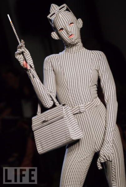 奇抜な服の画像を貼るトピ