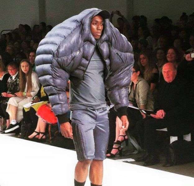 奇抜な服の画像を貼るトピ