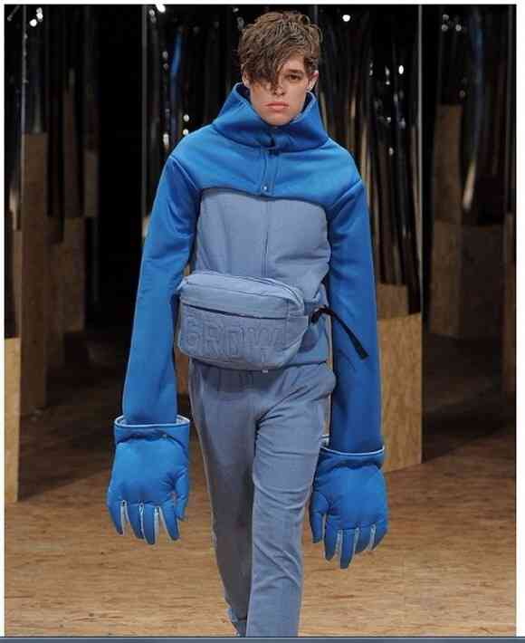 奇抜な服の画像を貼るトピ