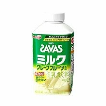 プロテイン飲んでる人！