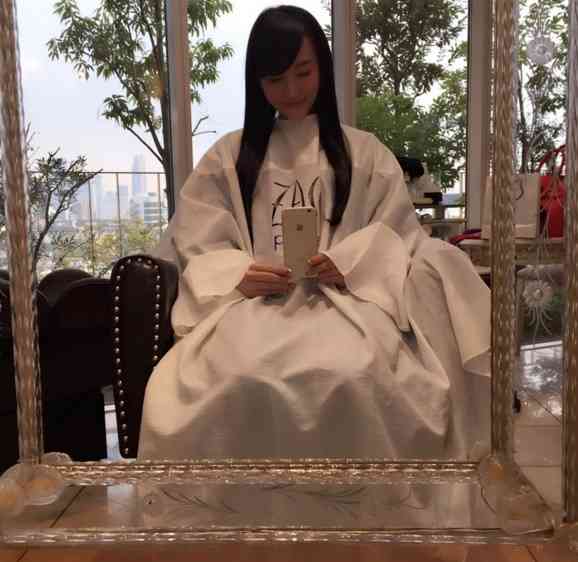 篠原ともえの“おでこ全開”ツインテールに「反則なほど可愛い」