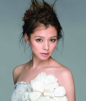 デコ出しが似合う女性タレント画像