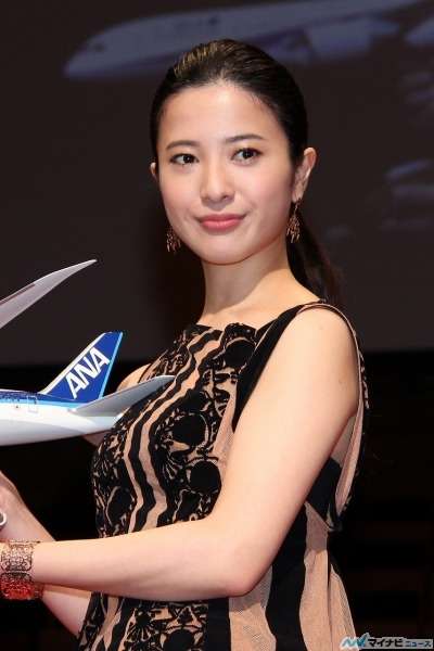 デコ出しが似合う女性タレント画像