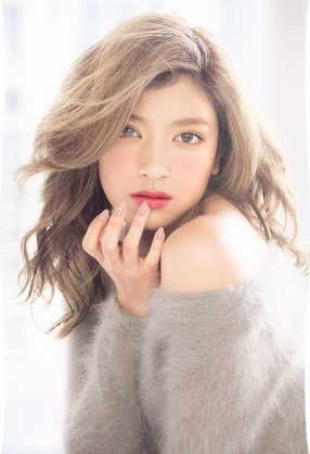 デコ出しが似合う女性タレント画像