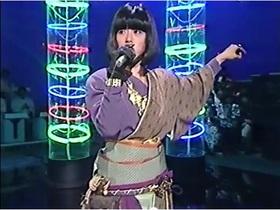 和洋折衷なドレスを貼るトピ