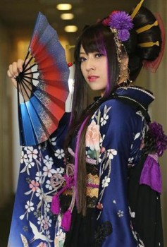 和洋折衷なドレスを貼るトピ