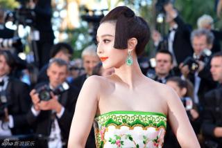 和洋折衷なドレスを貼るトピ
