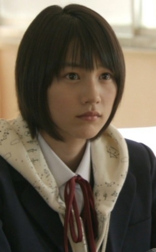 能年玲奈“節分劇場”にファン歓喜、10枚以上の連続写真で豆まき報告。