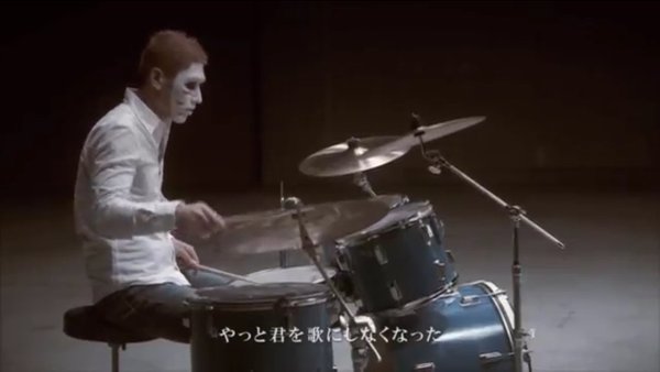 ゴールデンボンバー　新PVが世界観変わるクオリティ「ビジュアル系あるある」
