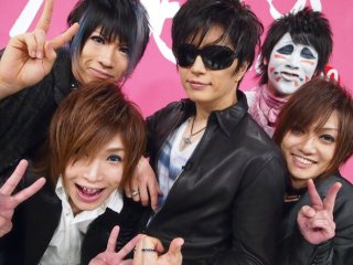 ゴールデンボンバー　新PVが世界観変わるクオリティ「ビジュアル系あるある」