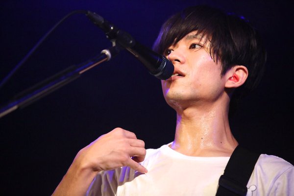 喉仏が好きな人