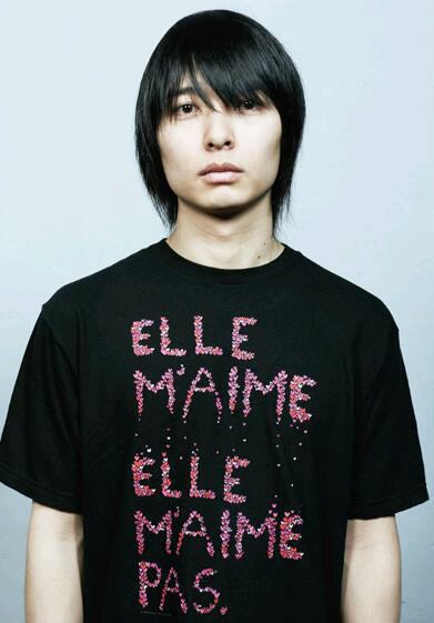 喉仏が好きな人