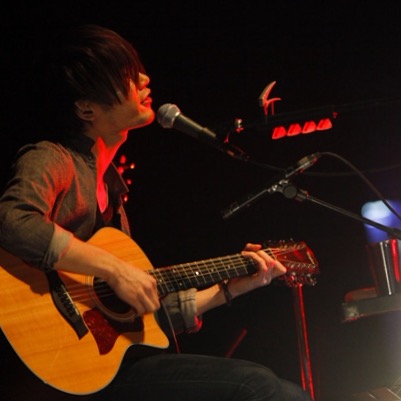 喉仏が好きな人