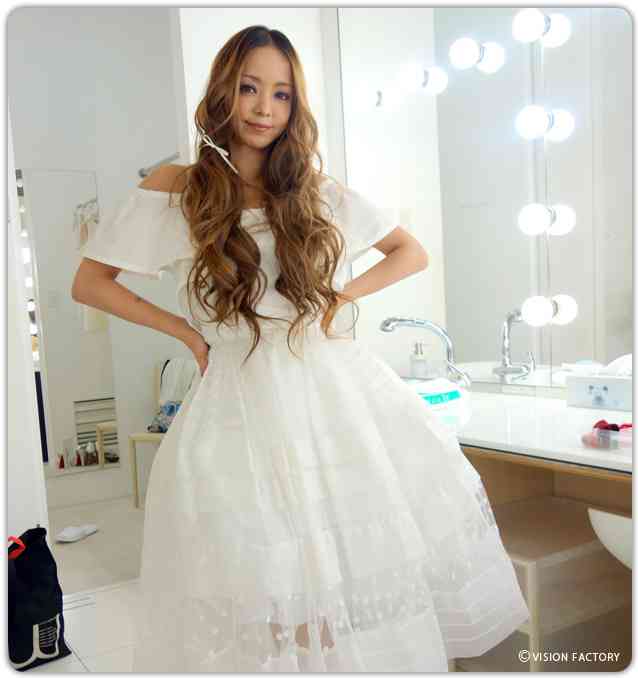 安室奈美恵、蜷川実花とタッグ 台湾版「VOGUE」で凛とした美しさ