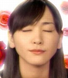 イケメンが目を瞑っている画像