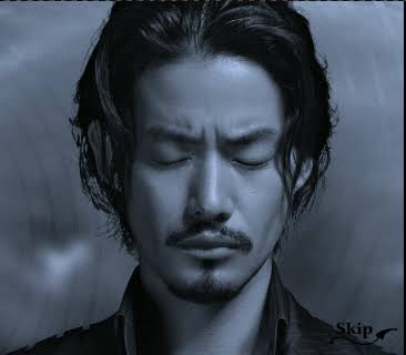 イケメンが目を瞑っている画像