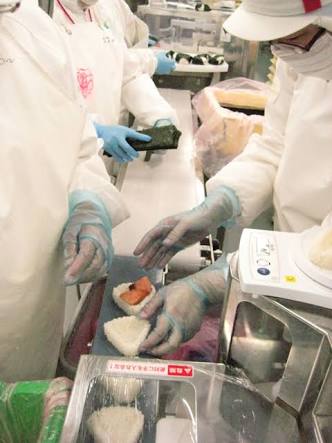 家族以外の人が握ったおにぎり食べれますか？