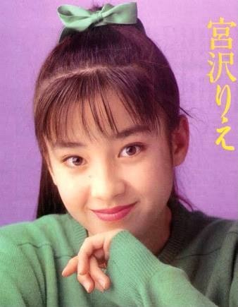 有名人のポニーテール画像を貼るトピ