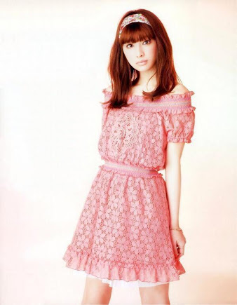 ピンクが似合う女性の特徴