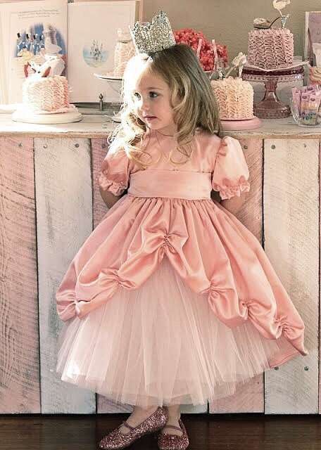 ピンクが似合う女性の特徴