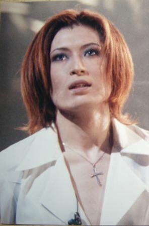GACKT、鍛えあげた腹筋披露  ファン「触らせて下さい」