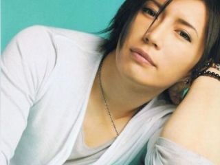 GACKT、鍛えあげた腹筋披露  ファン「触らせて下さい」
