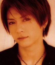 GACKT、鍛えあげた腹筋披露  ファン「触らせて下さい」