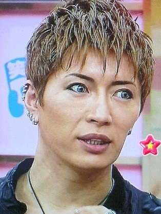 GACKT、鍛えあげた腹筋披露  ファン「触らせて下さい」