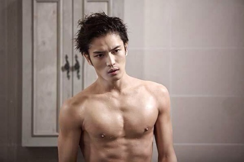 【画像】水も滴るいい男、いい女