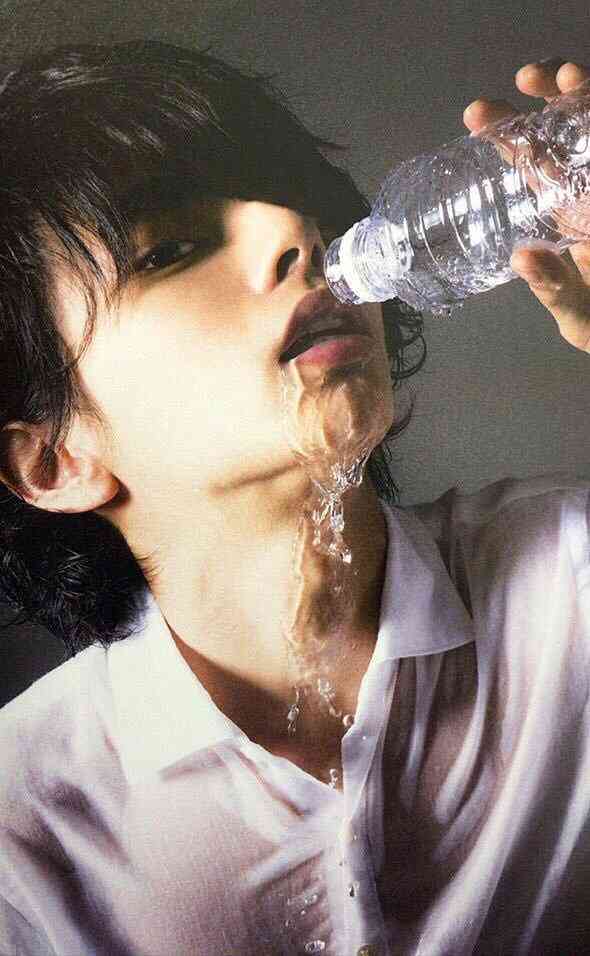 【画像】水も滴るいい男、いい女