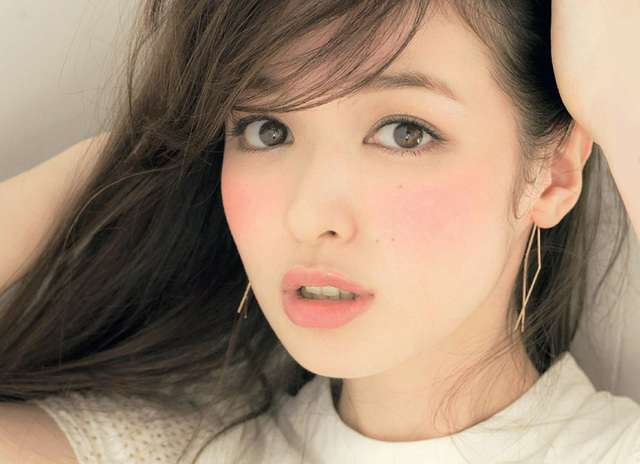 ロングヘアが似合う芸能人