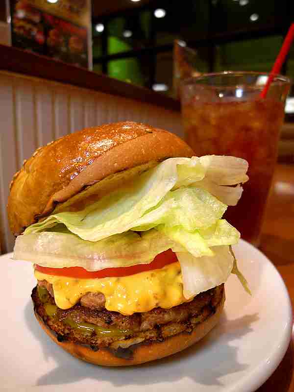 マクドナルドが社運を賭けた新商品「グランドビッグマック」が話題 / 価格520円の贅沢バーガー