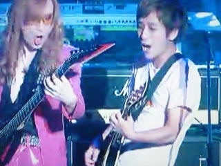 芸能人と楽器の画像集
