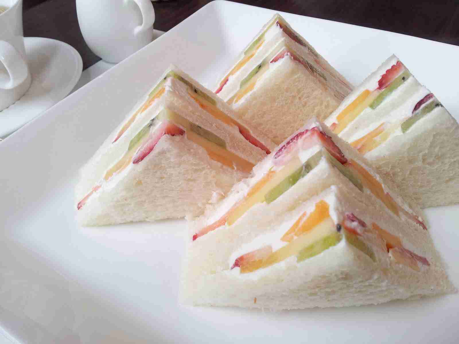 お昼だけど、これ食べたい？食べたくない？