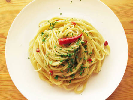 お昼だけど、これ食べたい？食べたくない？