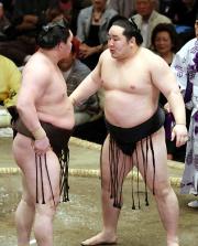 じっと見つめてくる人への対処法