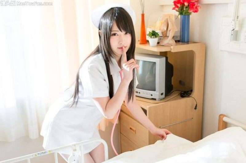 白衣で仕事をする人のメイク